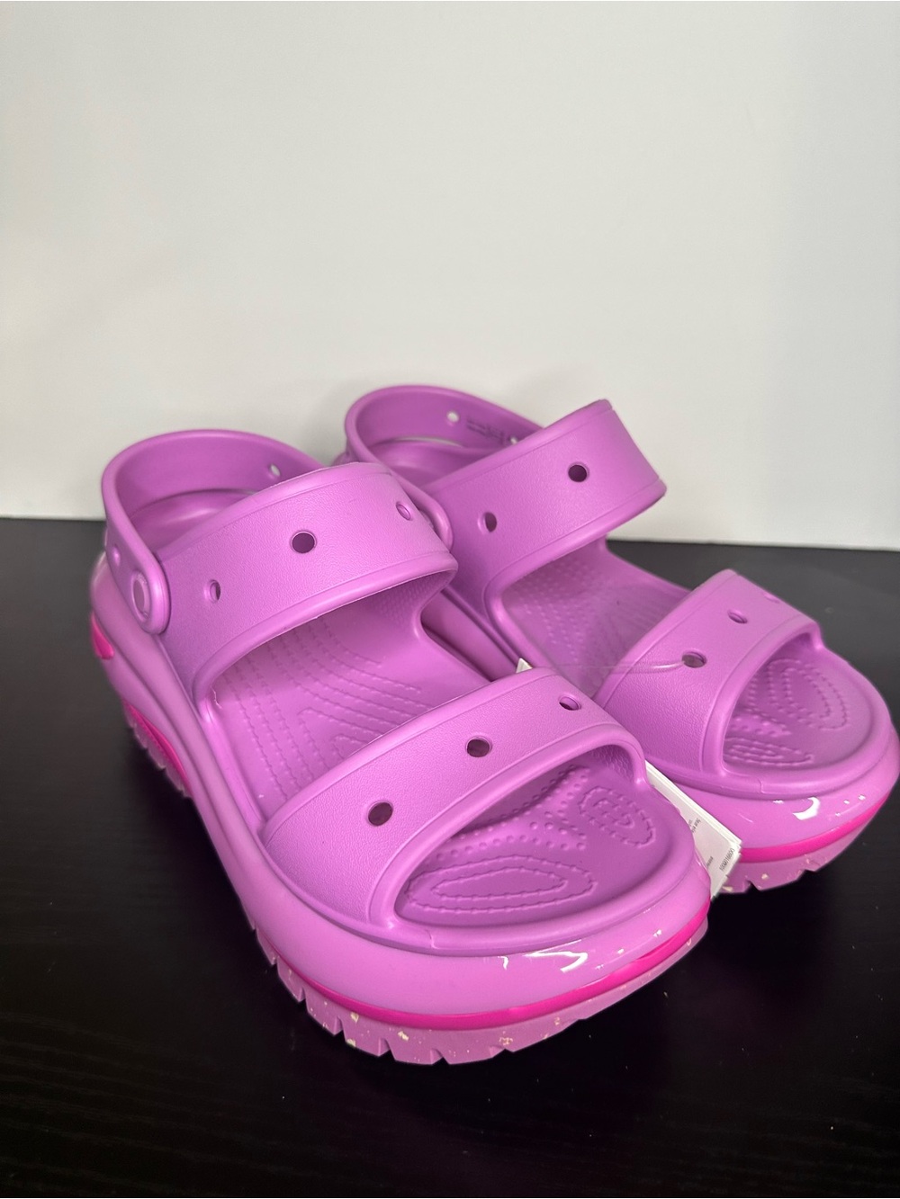Crocs Women’s Mega Crush Platform Sandals in Bubble Gum Pink Size 7